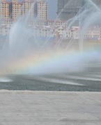 晉陽湖噴泉
　　晉陽湖公園是城市綜合型生態(tài)濱水公園，其景觀工程分為10大區(qū)域，有生態(tài)自然游覽區(qū)、僑鄉(xiāng)文化廣場區(qū)、古厝文化體驗區(qū)、濕地生態(tài)科普區(qū)、城市文化廣場區(qū)、生態(tài)島休閑區(qū)、山林沙地游玩區(qū)和水上活動區(qū)。 