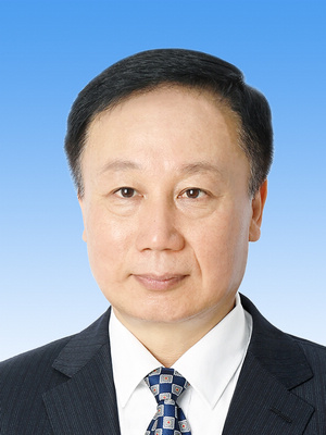 馬宏偉，男，滿族，1969年4月生，研究生學(xué)歷，中共黨員，現(xiàn)任人民日報社副總編輯。