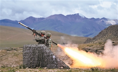 西藏軍區(qū)某部開展實(shí)彈射擊訓(xùn)練